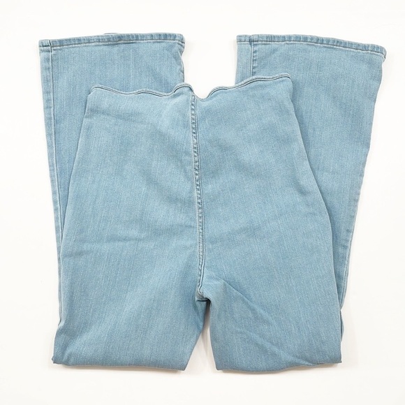 Light wash high rise flare denim jeans - Picture 3 of 5